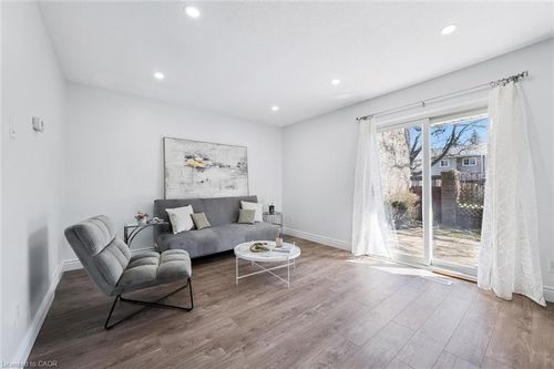 224G Harvard Pl, Waterloo, ON, N2J4G2 | Card Image