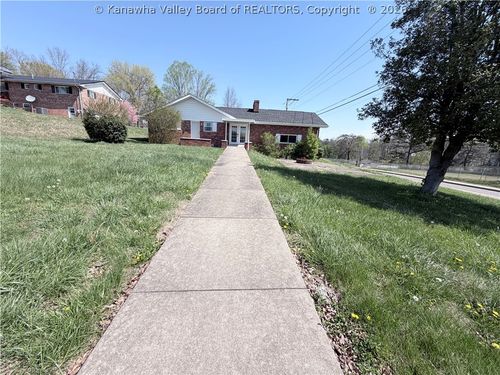 5201 Hammons Dr, Cross Lanes, WV, 25313-1106 | Card Image