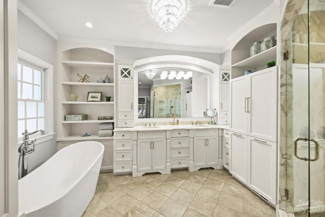 Primary deluxe bath | Image 25