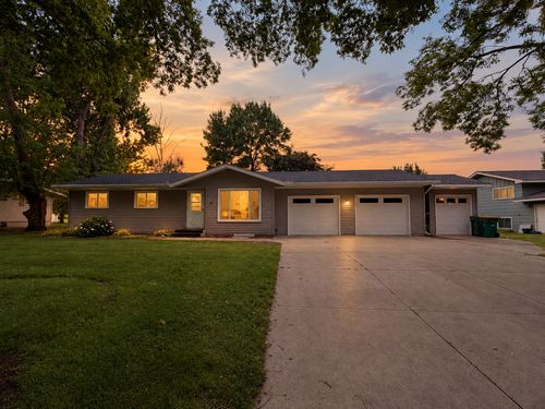 608 S Donnelly Ave, Litchfield, MN, 55355-3204 | Card Image
