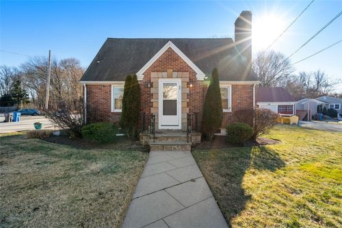 84 Intervale Rd, Cranston, RI, 02910-5240 | Card Image