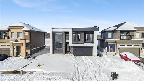 3717 Quayside Drive, Severn, ON, L3V8M9 | Card Image