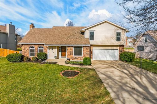 1525 Ne Yorkshire Dr, Lees Summit, MO, 64086-5451 | Card Image
