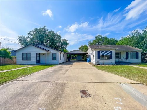 707 E Fannin St, Beeville, TX, 78102-3612 | Card Image