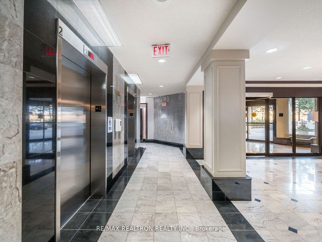 307 - 110 Promenade Cir, Condo with 2 bedrooms, 2 bathrooms and null parking in Vaughan ON | Image 4