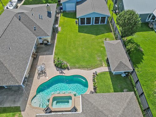 9926 Ocean Dr, Beach City, TX, 77523-9243 | Card Image