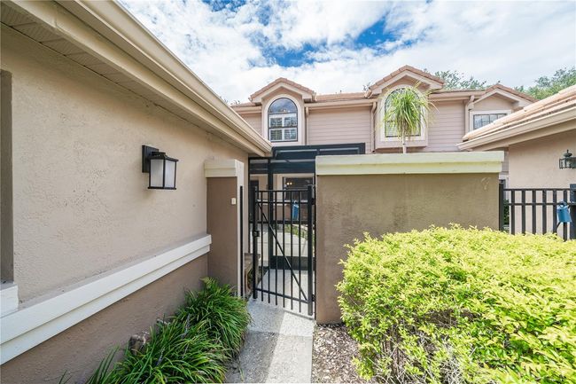 Gated courtyard | Image 9