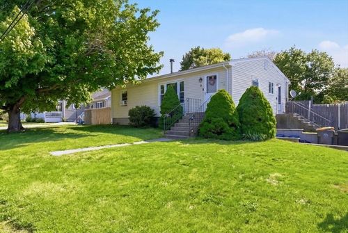 8 Deer St, Somerset, MA, 02726-3410 | Card Image