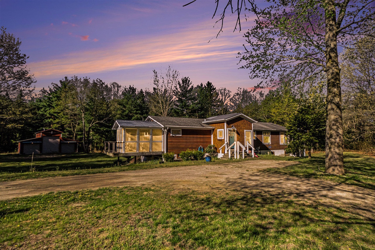 65th St, Holland, MI 49423