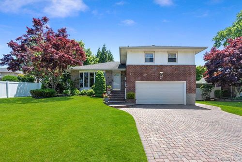 22 Theodore Dr, Plainview, NY, 11803-6428 | Card Image