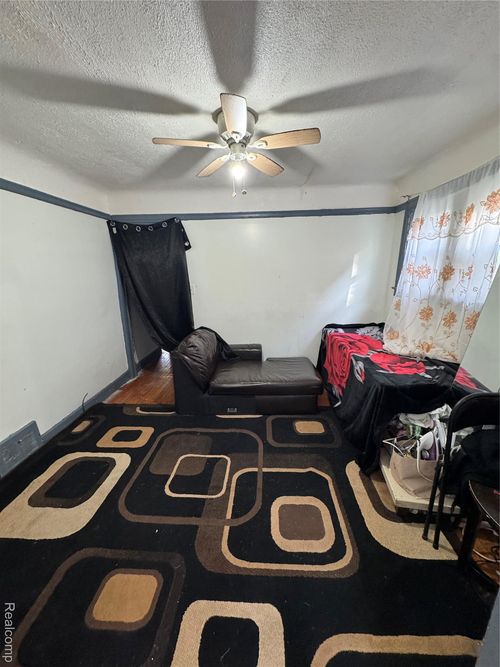 8088 Wisconsin St, Detroit, MI, 48204-3245 | Card Image