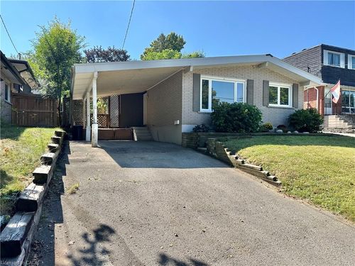 8 Howard St, Simcoe, ON, N3Y2H5 | Card Image
