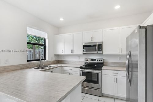 0-21071 Ne 8th Ave, Miami, FL, 33179-1377 | Card Image