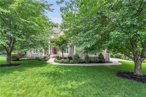 5733 Nw North Pointe Terrace, Parkville, MO, 64152 | Card Image