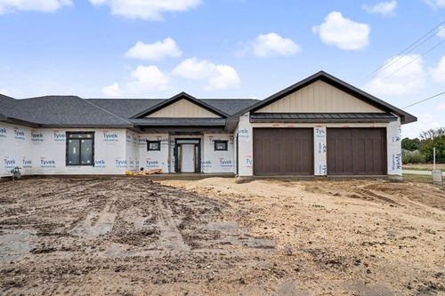 598 Lakeshore Dr Sw, Dyersville, IA, 52040-5800 | Card Image