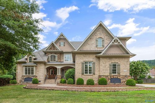 31 Mcmullen Ln Se, Gurley, AL, 35748-8000 | Card Image