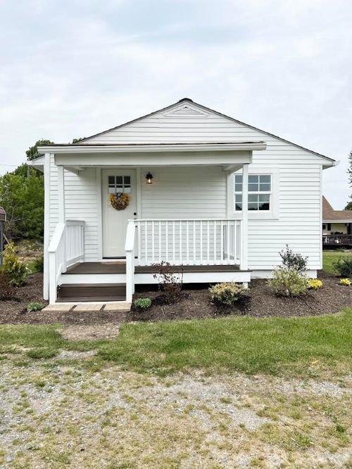 123 E Wilson Ave, Eau Claire, PA, 16030-9821 | Card Image