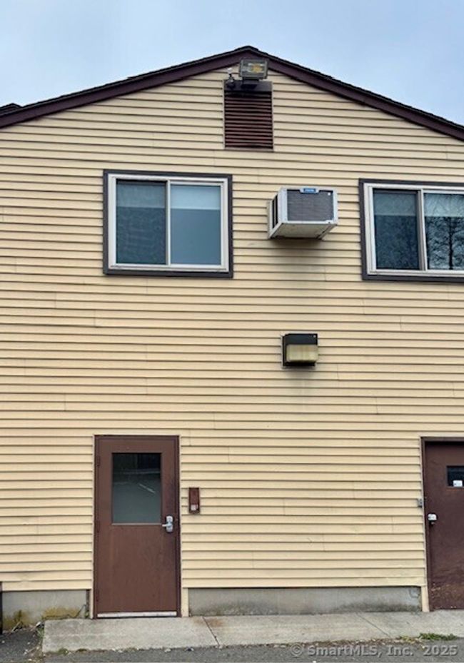 Entry to apartment in the rear of building | Image 23