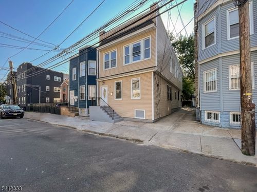 39 Brookdale Ave, Newark, NJ, 07106-1829 | Card Image