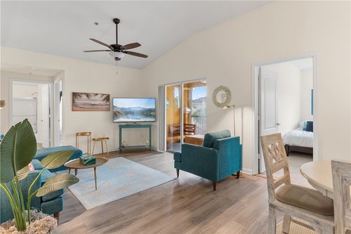 apt-e307-5050 Fairways Cir, Vero Beach, FL, 32967-7450 | Card Image