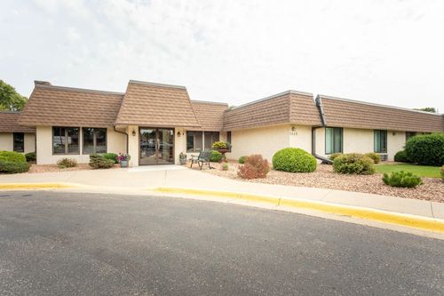 117-1415 Lake St, Alexandria, MN, 56308-4552 | Card Image