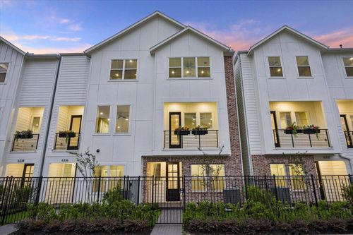 6334 Paddington Bend Dr, Houston, TX, 77008-3074 | Card Image