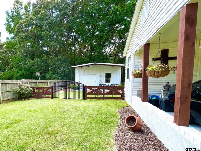 902 S Florey Ave, House other with 3 bedrooms, 2 bathrooms and null parking in Mt Pleasant TX | Image 4