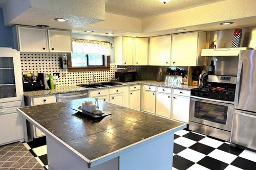 673 Airport Rd, North Clarendon, VT, 05759-9393 | Card Image