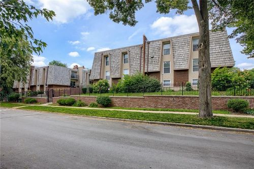 apt-19-3606 Gillham Rd, Kansas City, MO, 64111-1454 | Card Image