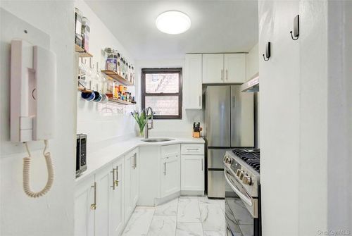 apt-708-83-30 Vietor Ave, Elmhurst, NY, 11373-3268 | Card Image