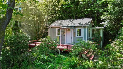 1919 32nd Avenue W, Seattle, WA, 98199 | Card Image