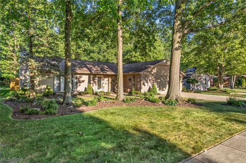 9249 Barton Dr, Strongsville, OH, 44149-2042 | Card Image