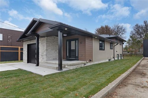 17 Church St E, Delhi, ON, N4B1T2 | Card Image