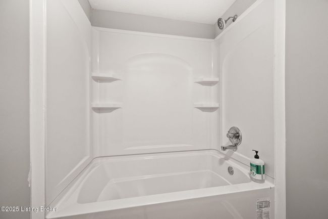 10707 Hickory Cove Ct, House other with 3 bedrooms, 4 bathrooms and null parking in Louisville KY | Image 33