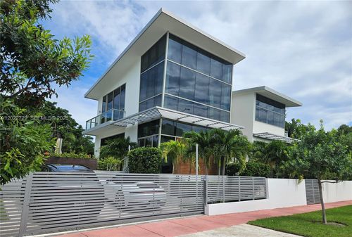 1201 W 47th St, Miami Beach, FL, 33140-2971 | Card Image