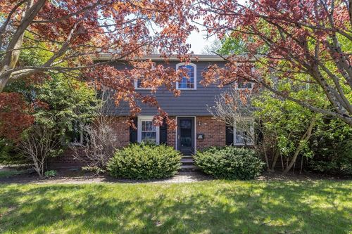 32 Smith Ave, Newton, MA, 02465-1554 | Card Image