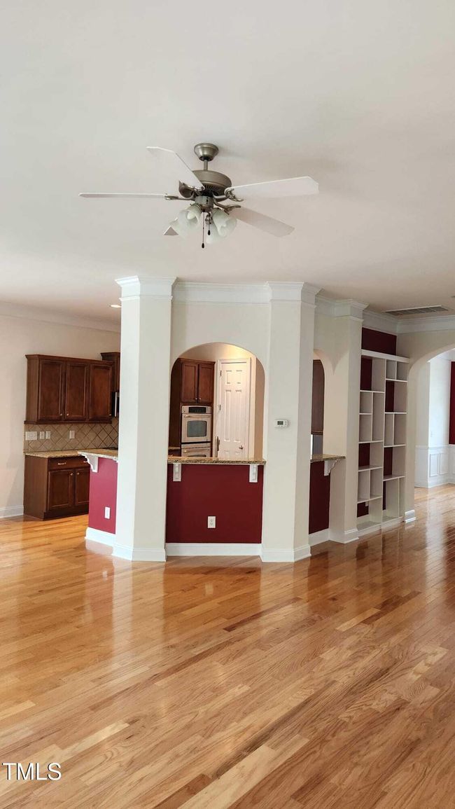 Main Level | Image 16