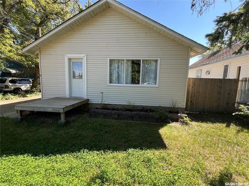 9 11th Ave Se, Swift Current, SK, S9H3R4 | Card Image
