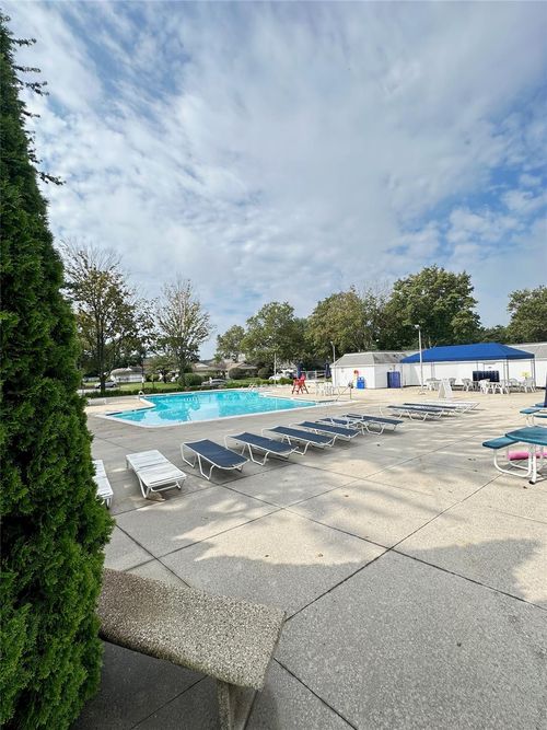 154 Storm Dr, Holtsville, NY, 11742-1917 | Card Image