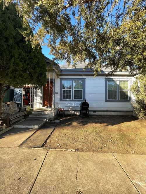 607 Neches St, Dallas, TX, 75208-4050 | Card Image