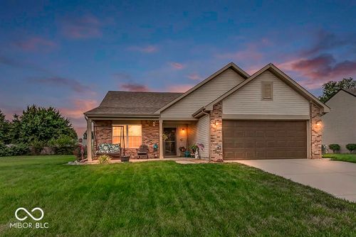 672 Grassy Bend Dr, Greenwood, IN, 46143-9827 | Card Image