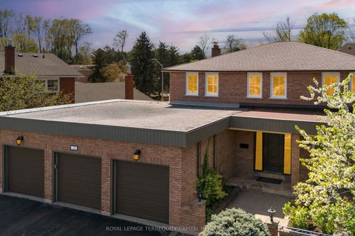136 Villa Park Dr, Woodbridge, ON, L4L3G7 | Card Image