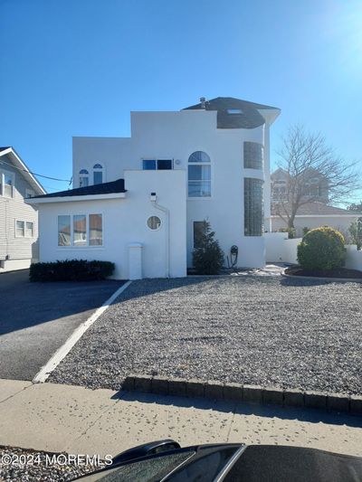 1322 Ocean Avenue, House other with 5 bedrooms, 3 bathrooms and null parking in Point Pleasant Beach NJ | Image 2