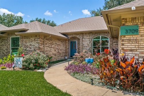 3709 Fieldcrest Ln, Bedford, TX, 76021-2664 | Card Image