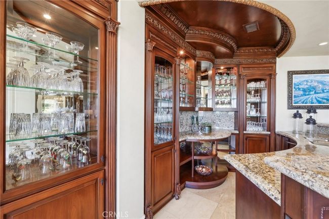 Entertain in luxury at this divine wet bar! | Image 19
