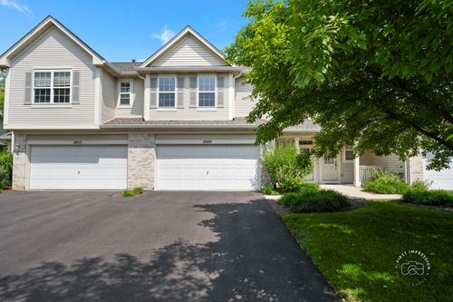 2049 Sunrise Cir, Aurora, IL, 60503-6758 | Card Image
