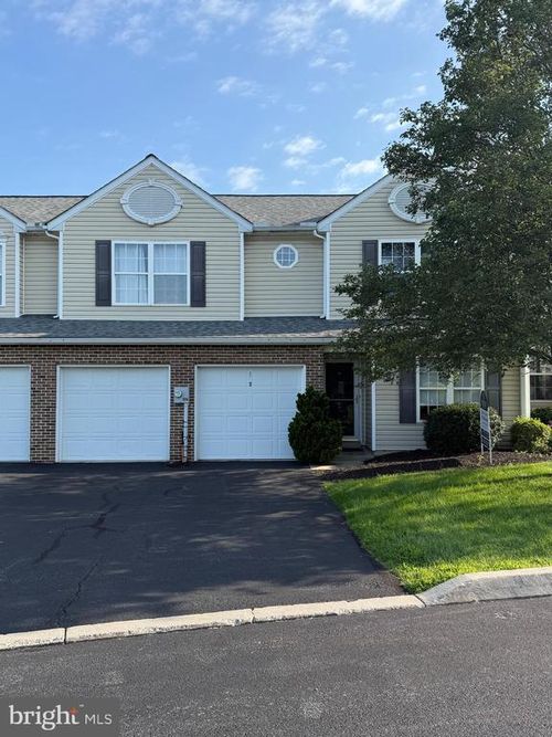 102 Kestrel Ct, HUMMELSTOWN, PA, 17036-8839 | Card Image