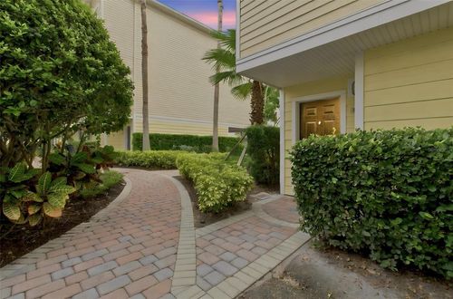 9801 Meadow Field Cir, Tampa, FL, 33626-5104 | Card Image