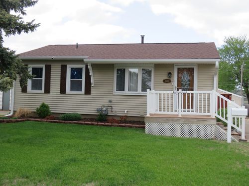 606 14th Pl, Camanche, IA, 52730-1333 | Card Image
