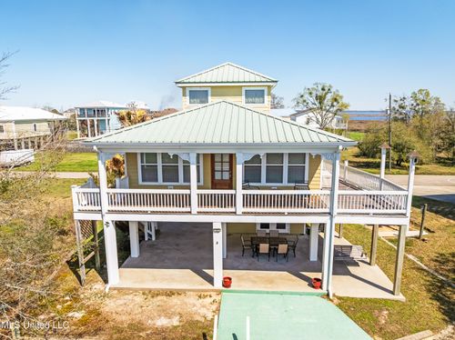 143 Helen Dr, Bay Saint Louis, MS, 39520-9057 | Card Image